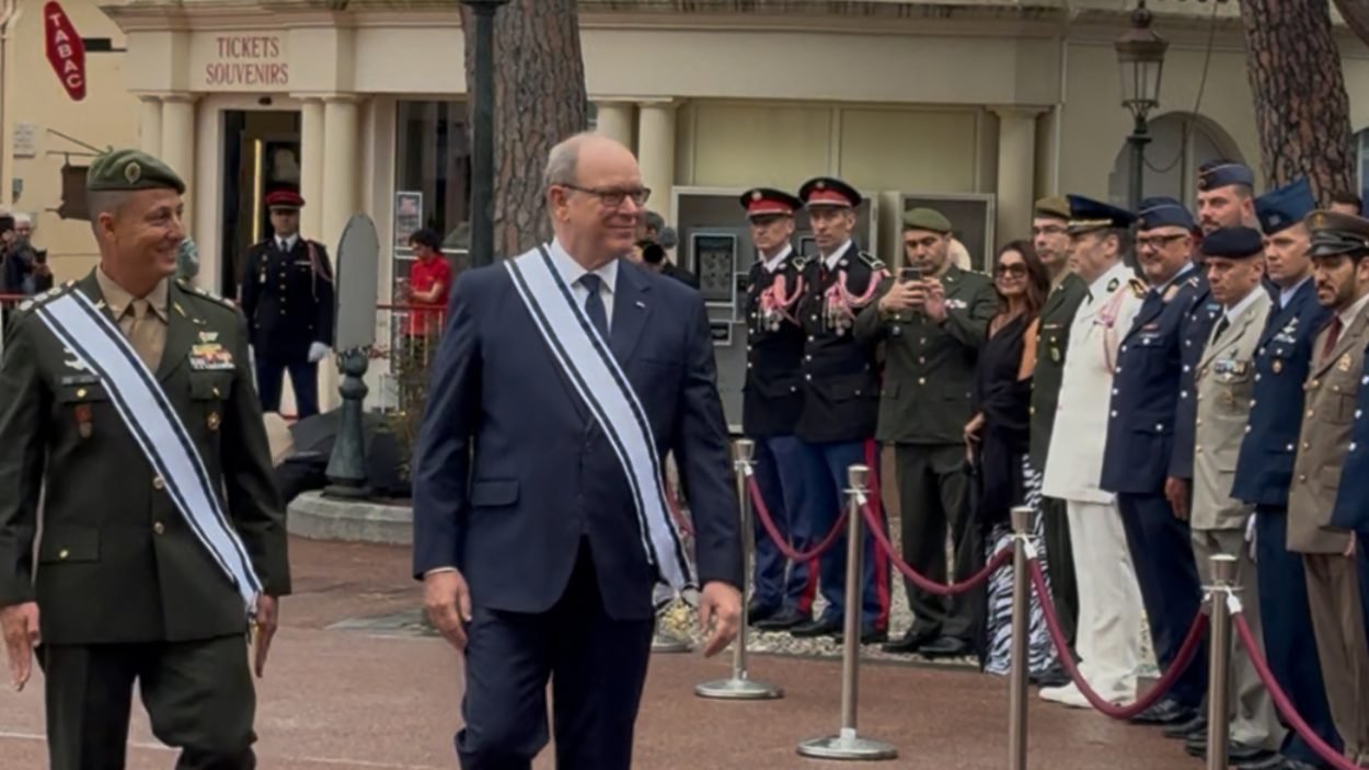 HSH Prince Albert II received with military honours